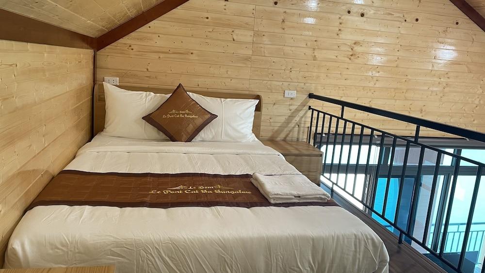 Le Pont Bungalow Hostel