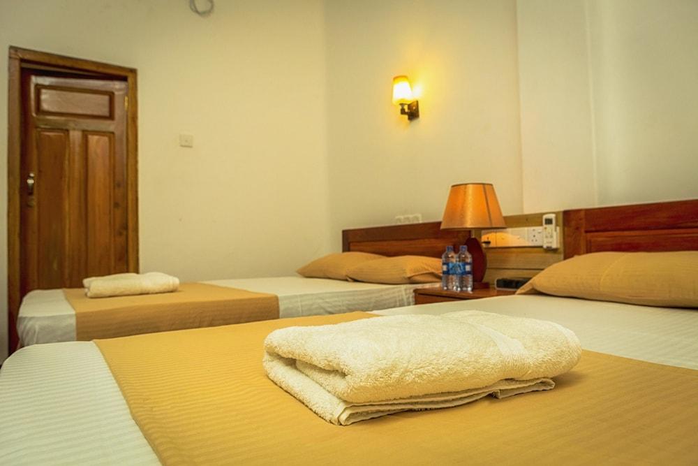 Dayanithi Guest House