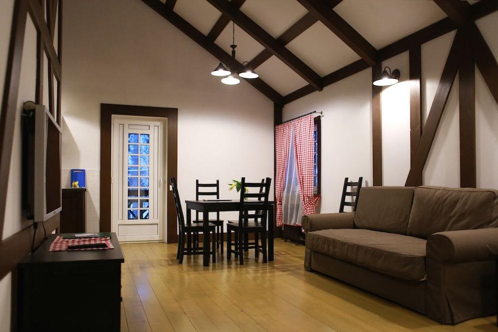 Shishki na Lampushke - Bavarsky Khutor