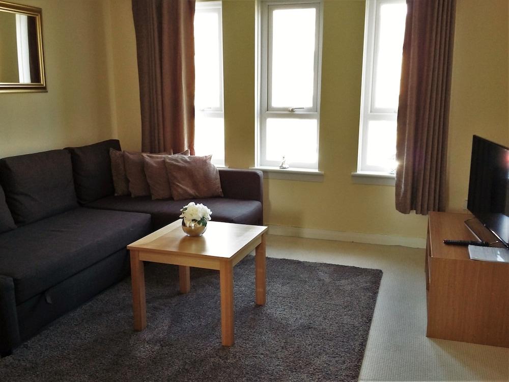 Modern 2 Bedroom Glasgow Apartment