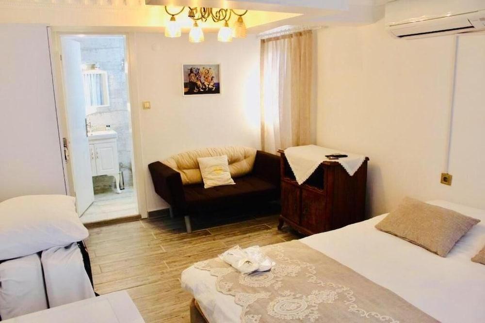 Silenos Boutique Hotel