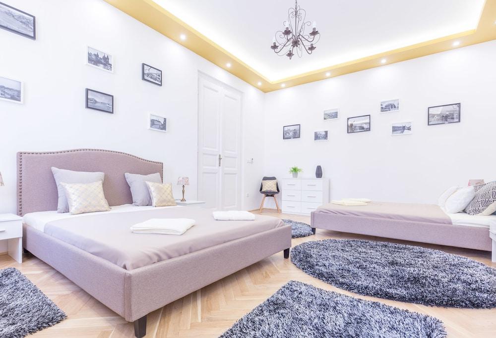 Real Apartments Zoltan