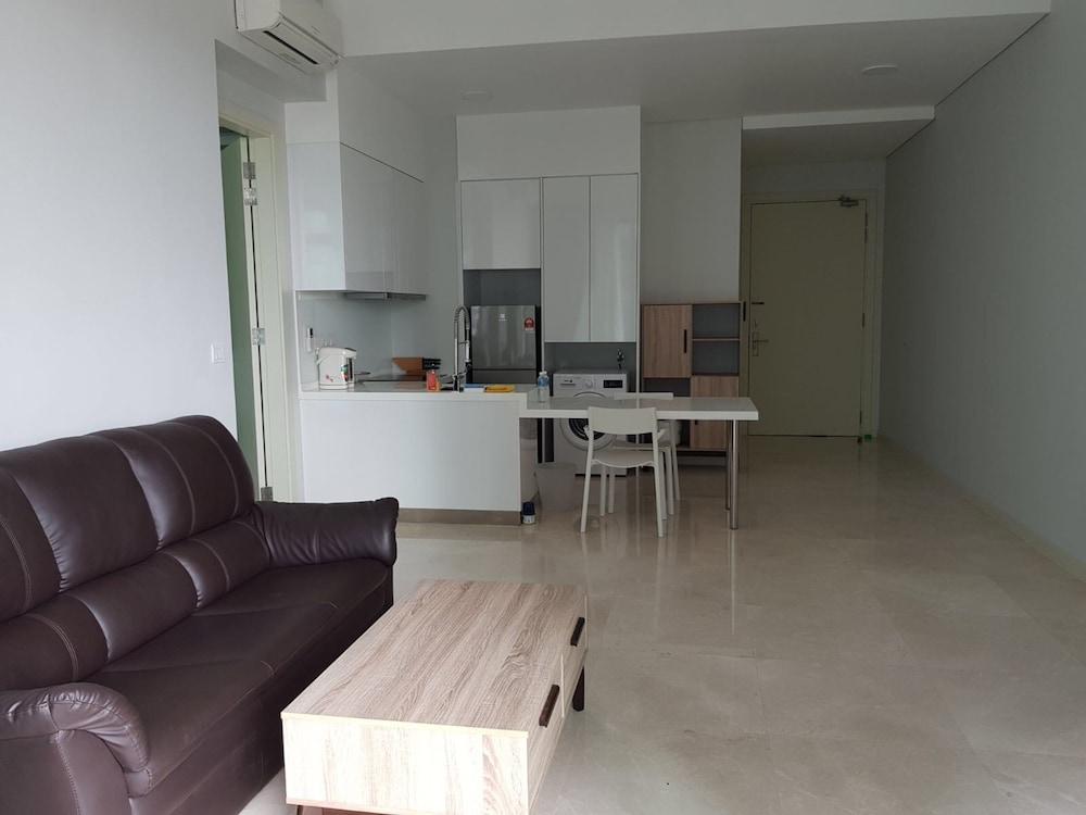 Kardean Intl at Vogue Suite