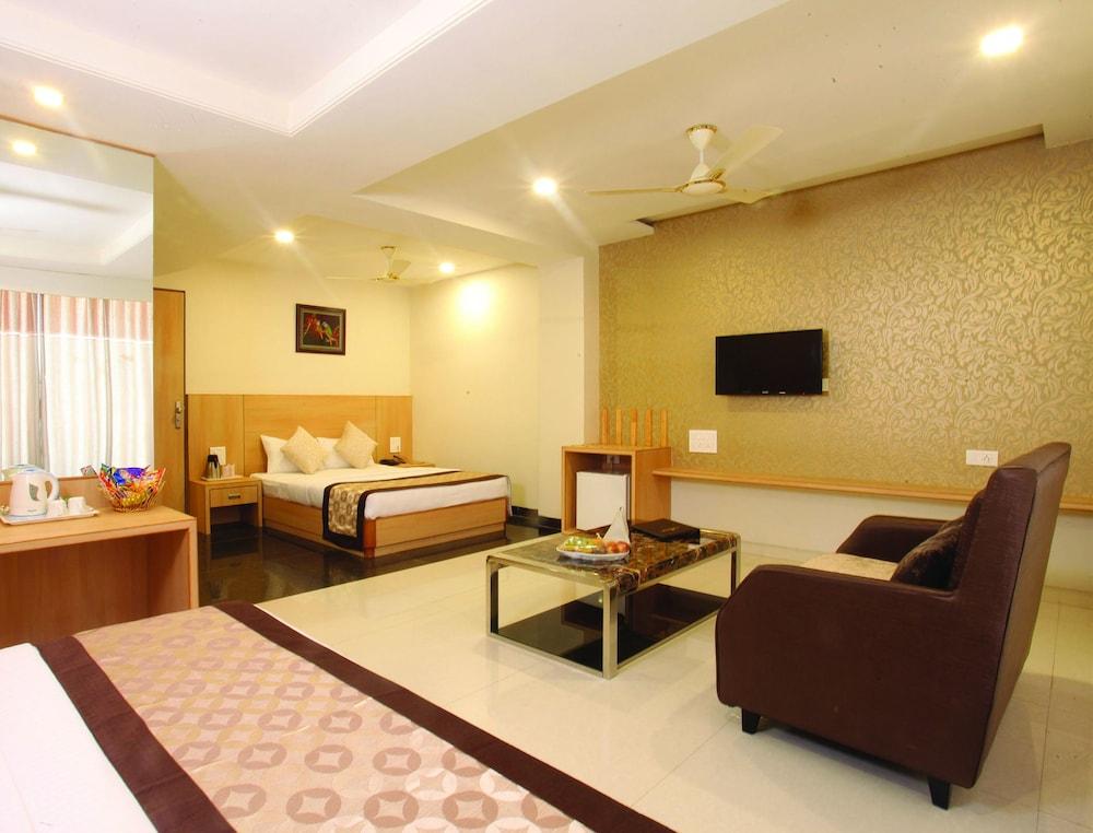 Wingston A Treehouse Hotel-Goverdhan