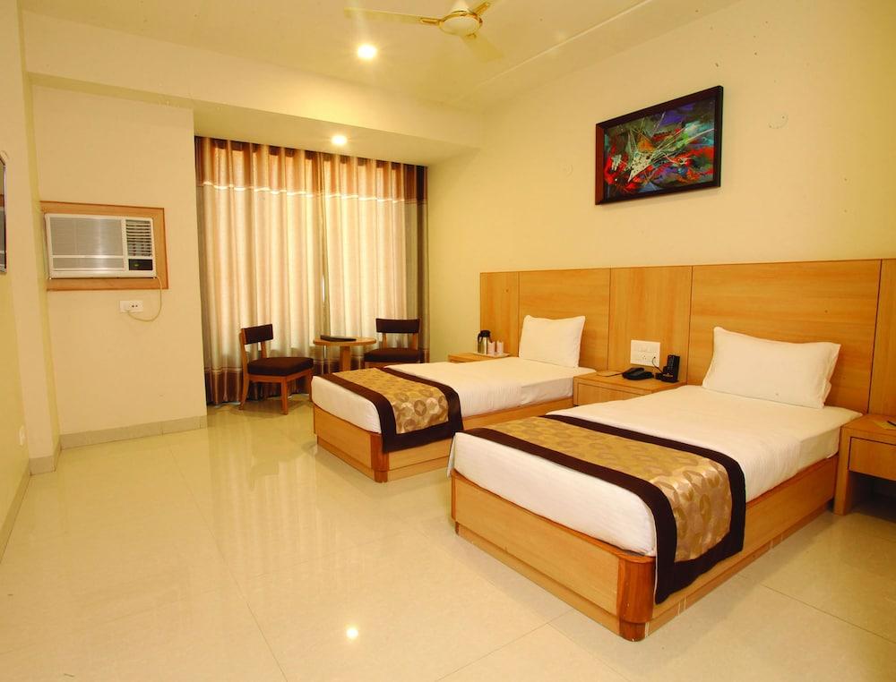 Wingston A Treehouse Hotel-Goverdhan