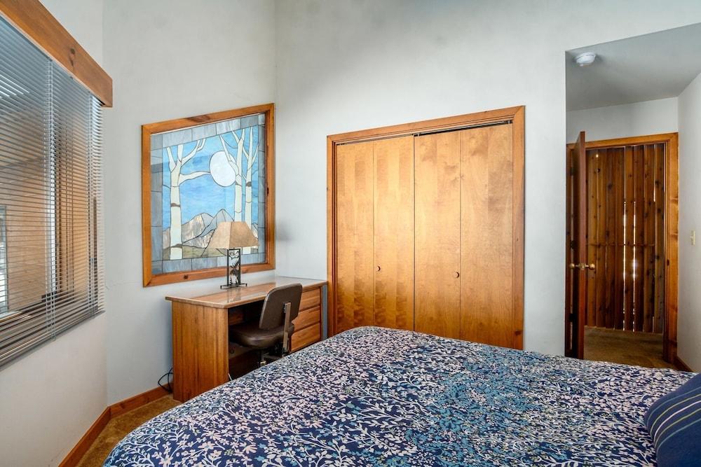 Stutzhaven in the Mountains - 2 Br Home