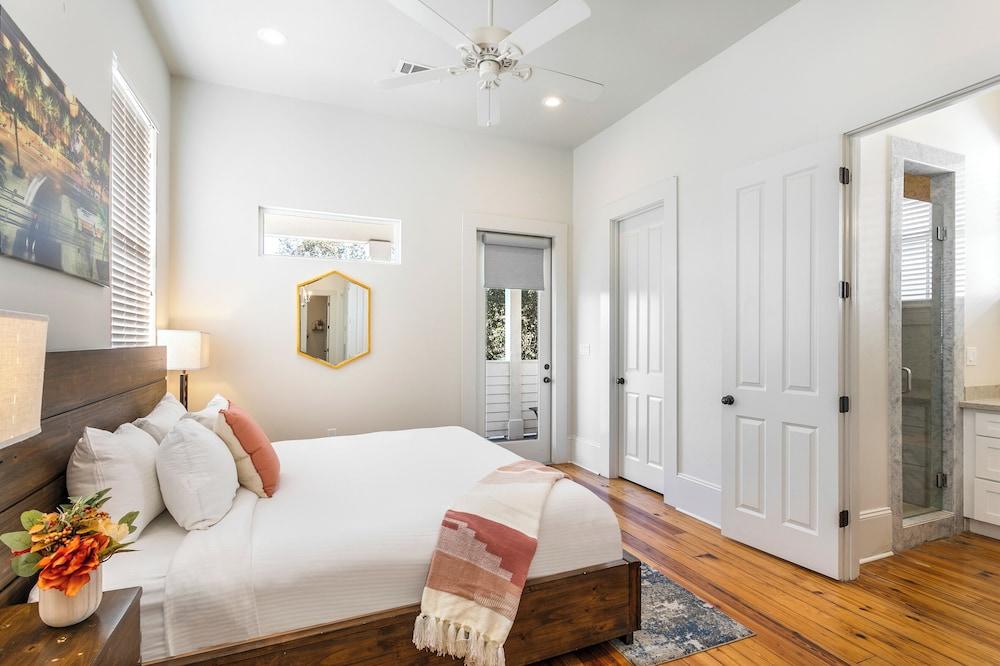 Residences Du Carondelet by Hosteeva