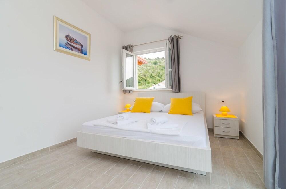 Apartments Villa Dadic