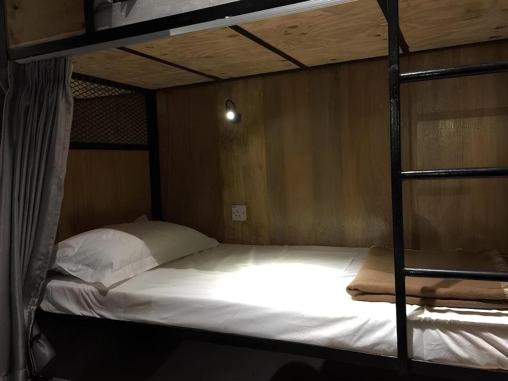 Leo Backpackers Central Market