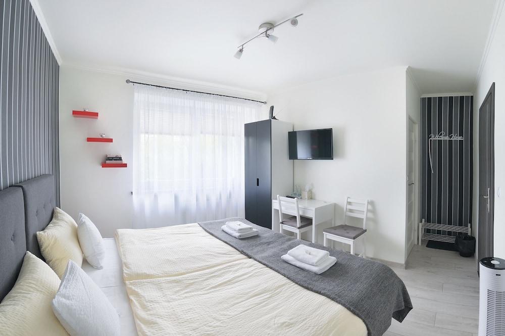 7th Room Guest House