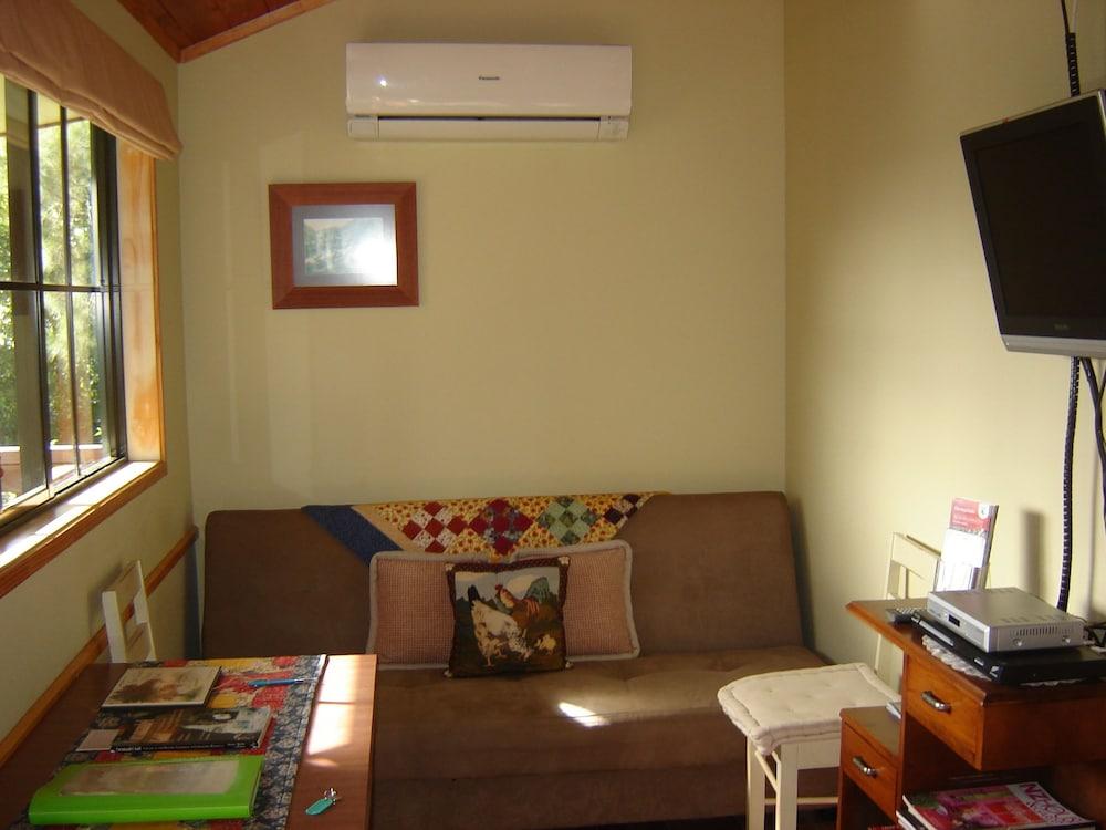 Karangahake Gold 'n Views Cottage