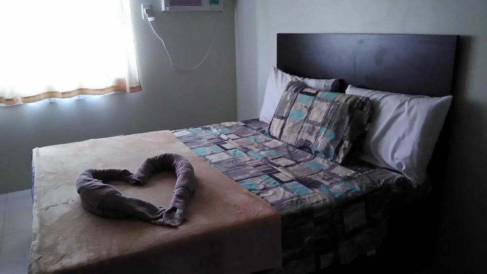 ECJ Cozy Studio Units at Horizons 101