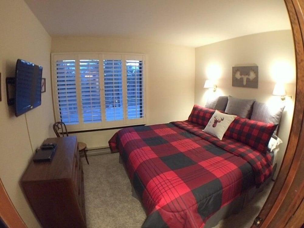 2 Bedrooms Standard Condos by RedAwning