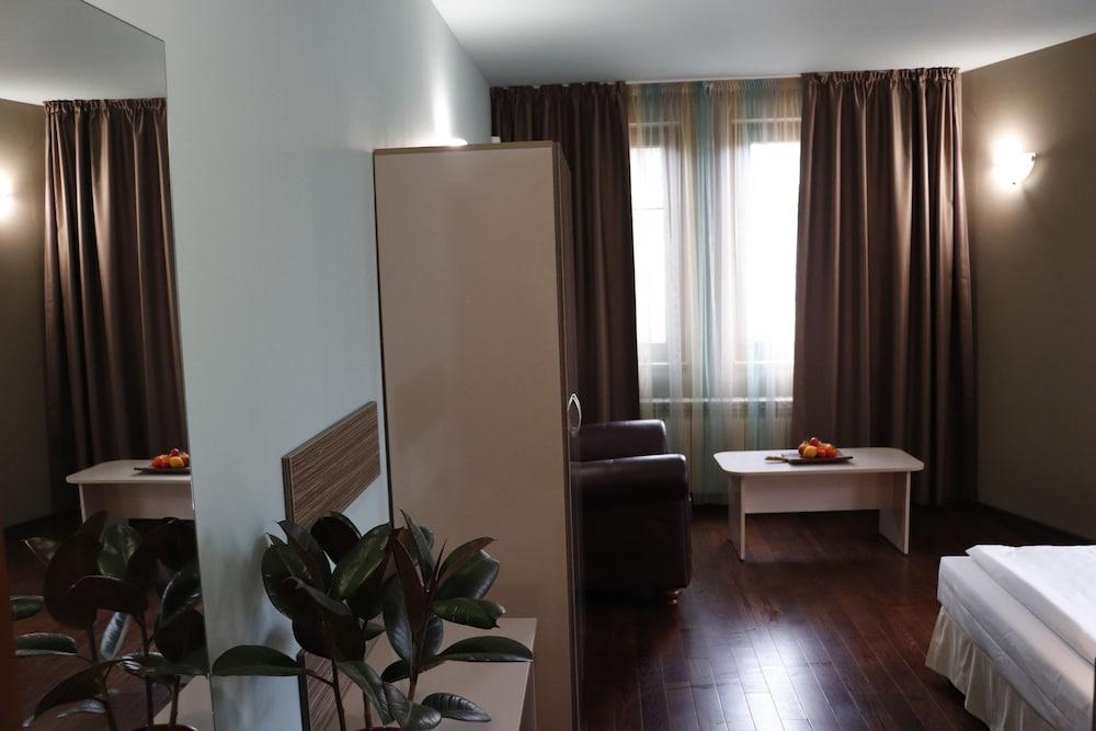 Roots Hotel & Wine Bar