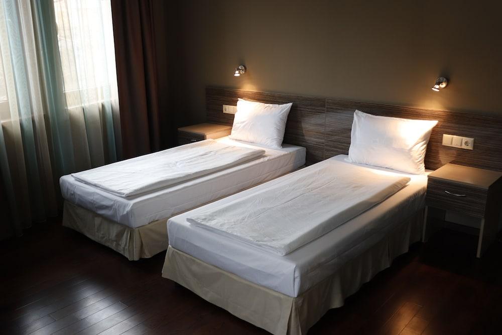 Roots Hotel & Wine Bar