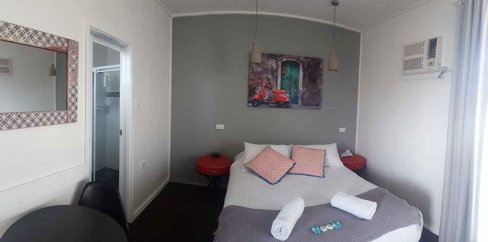 Town House Motor Inn