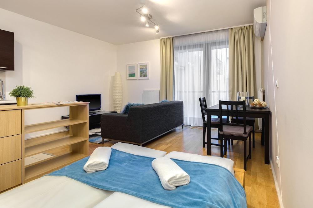 Quality Point Apartments 0-24 reception