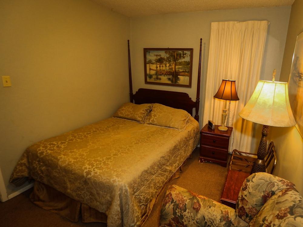 Lamplighter Suites