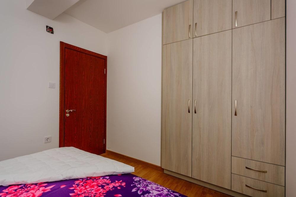 Paradise Bay Apartments