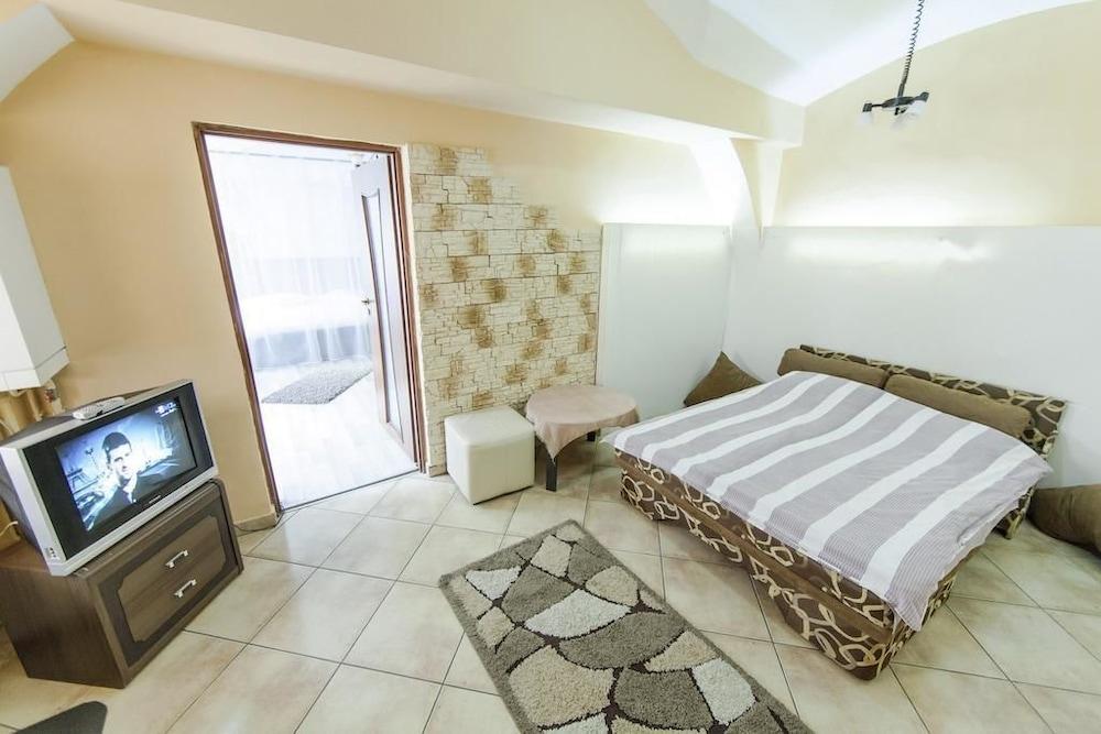 Piata Sfatului Apartments