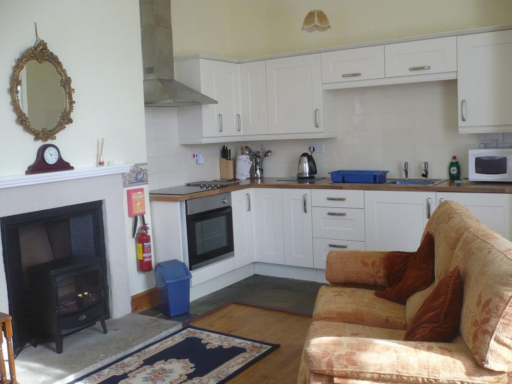 Garden Cottage & Granary