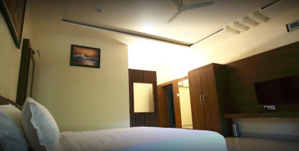 Hotel Saroj Sagar - Sagar