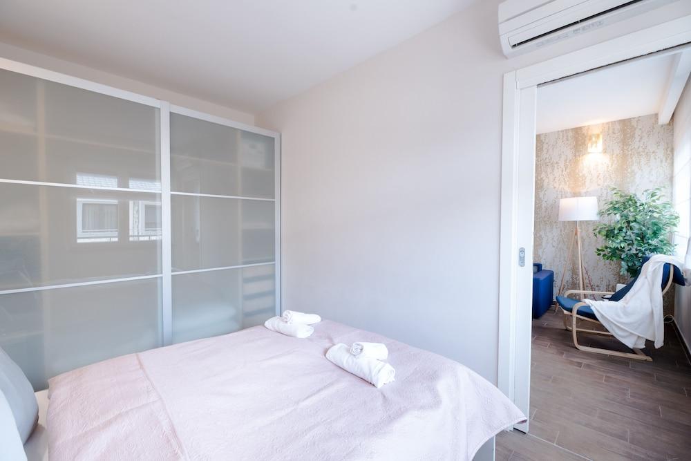 Budapest Easy Flat - Penthouse Basilica