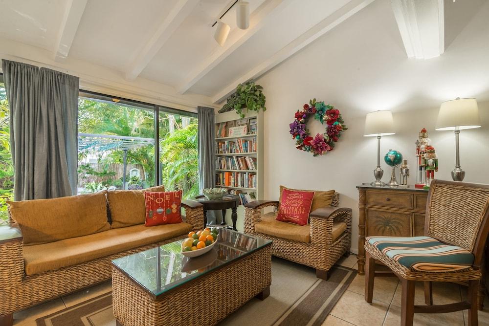 Suite Dreams Inn by the Beach