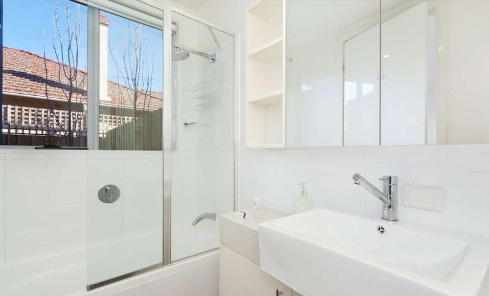 Caulfield Executive Apartment