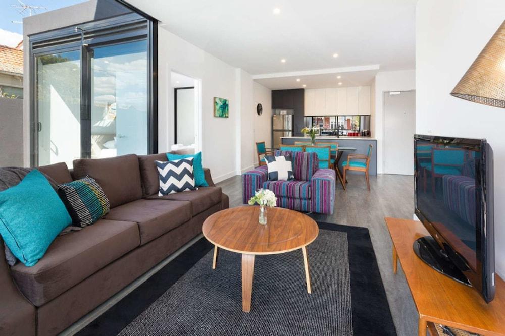 Executive 3 br Caulfield North