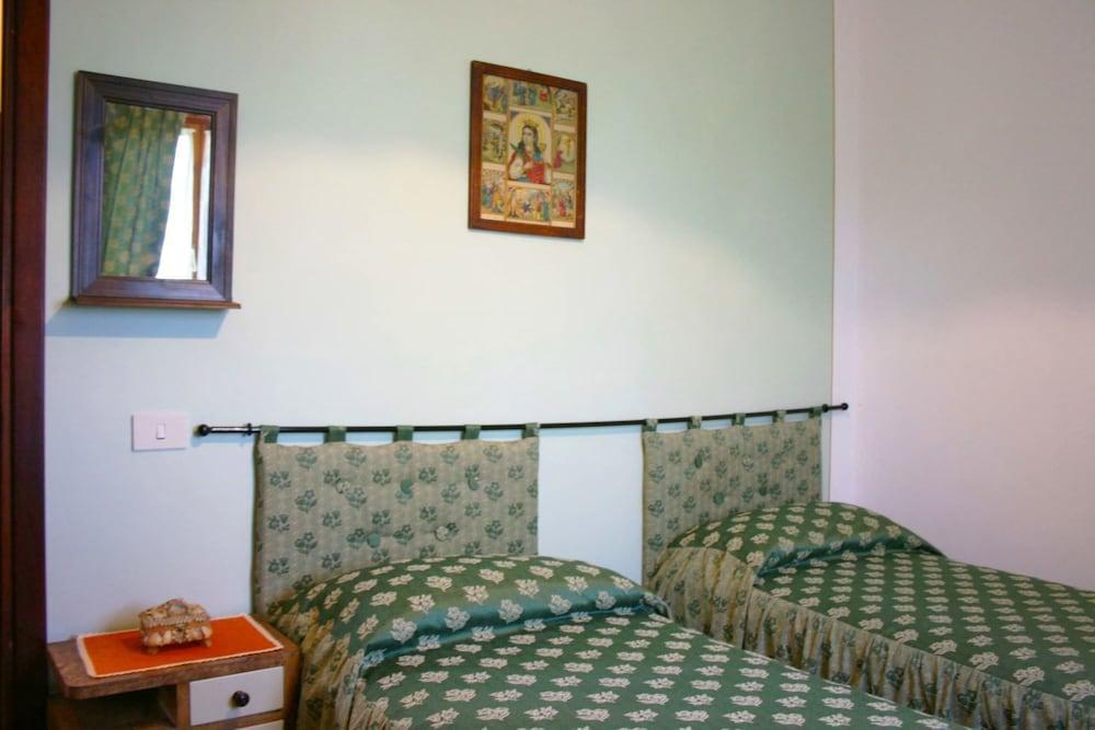 Wonderful Private Villa With Private Pool, TV, Pets Allowed and Parking, Close to Montepulciano