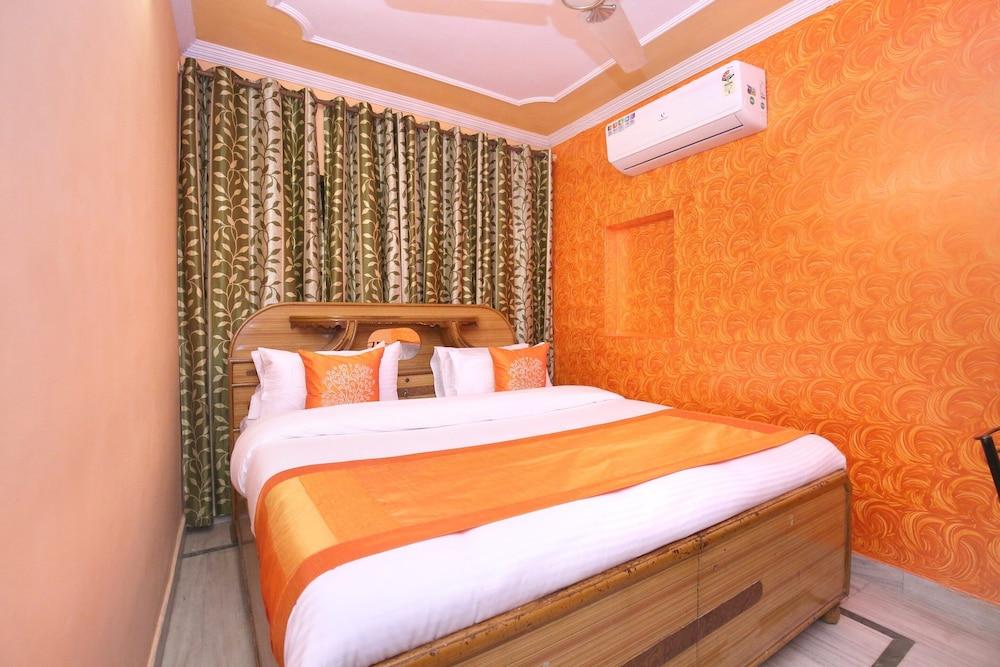 OYO 10384 Hotel Rajesh Palace