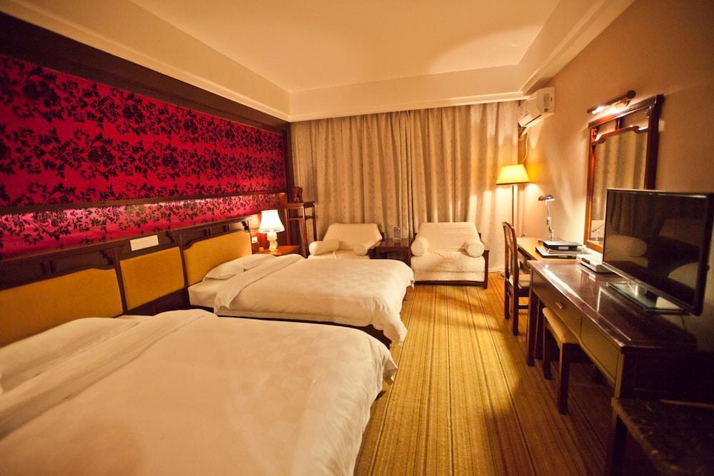 YangShuo New Century Hotel