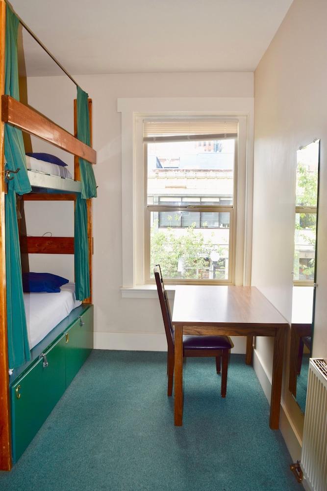 Green Tortoise Hostel Seattle