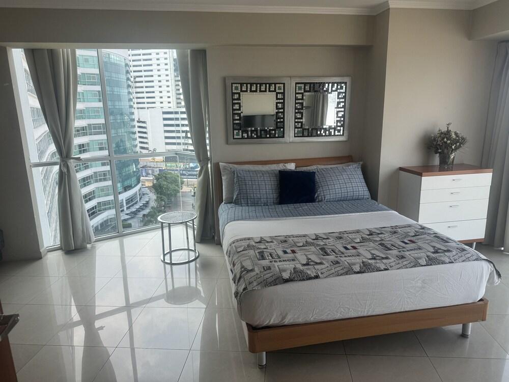 River View suites Puerto Santa Ana gye