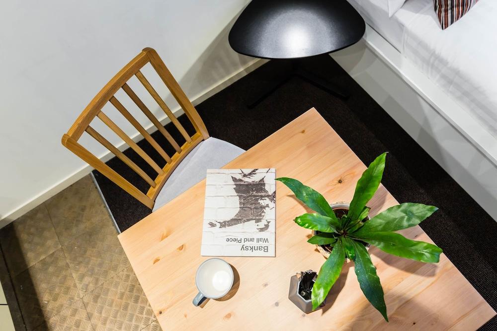 EMILY, Carlton Studio Apartment