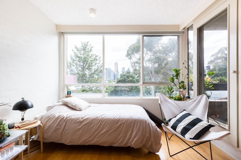 ISAAC, 1BDR South Melbourne Apartment