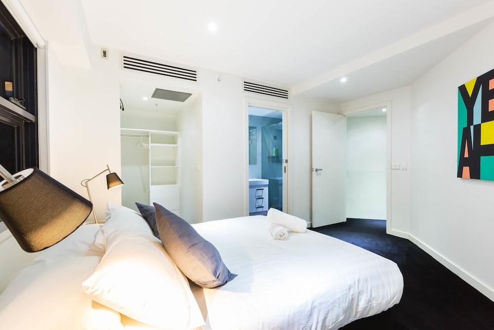 MADDISON, 3BDR Port Melbourne Apartment