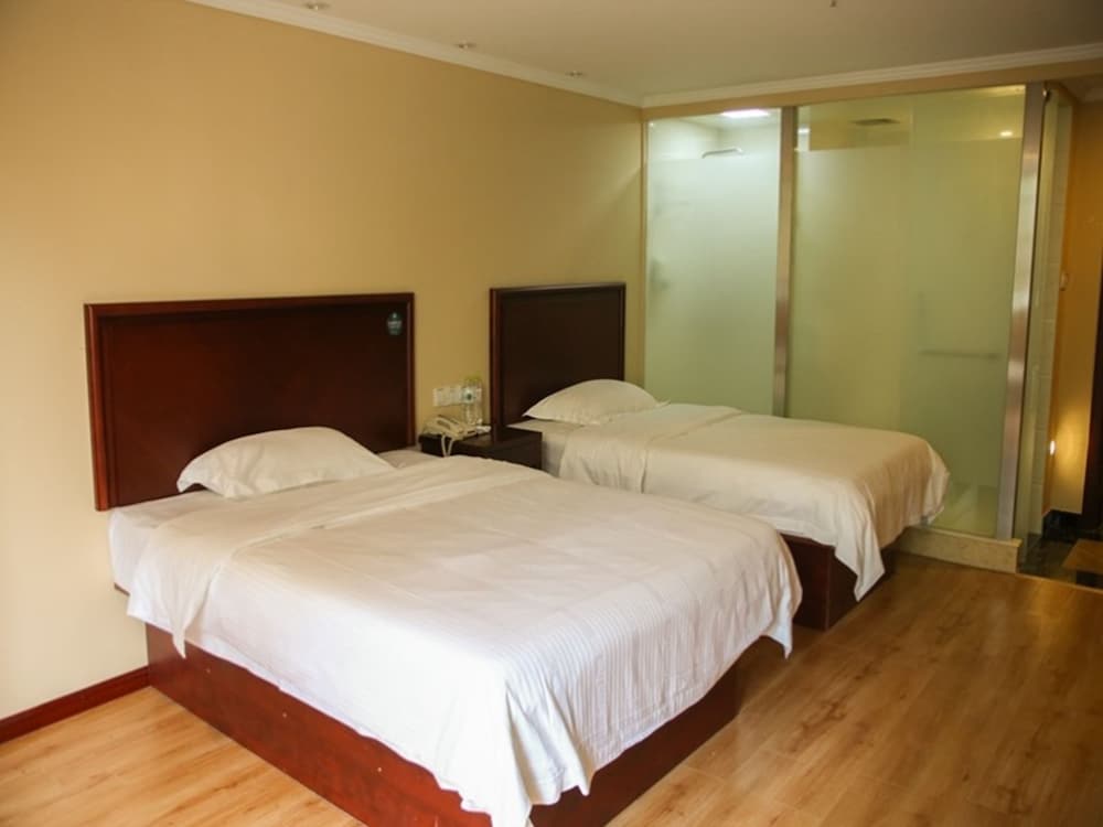 GreenTree Inn JiangSu ZhenJiang DingMao Industrial Park WoDe Square Express Hotel
