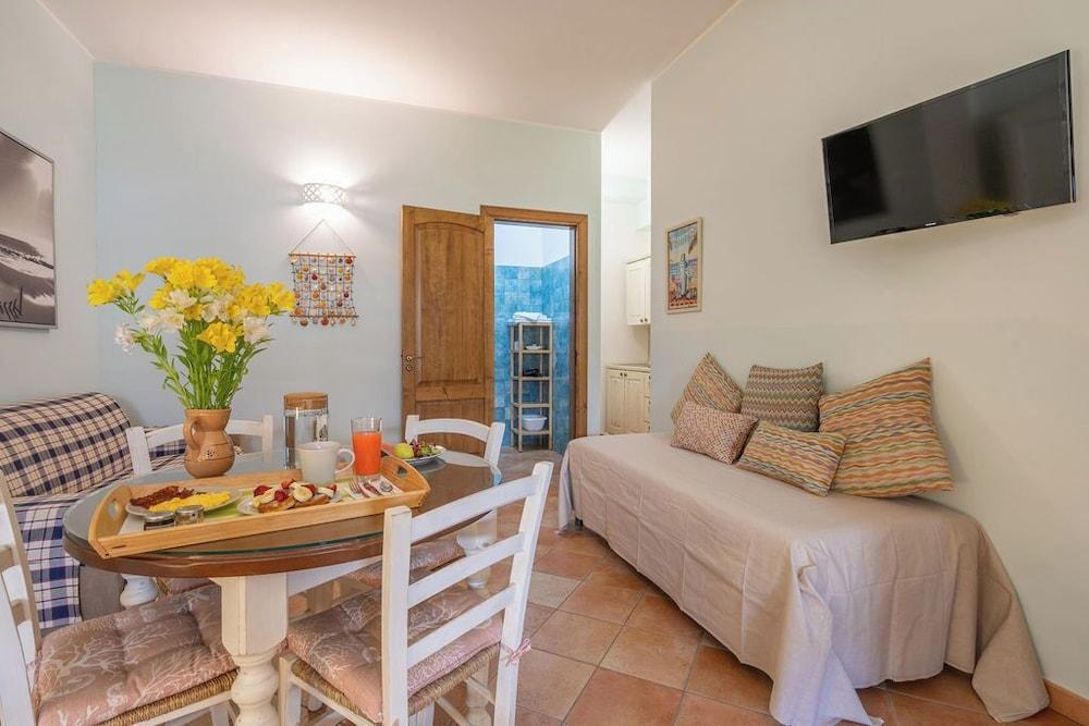 Gli Allori - Fuga dalla Città