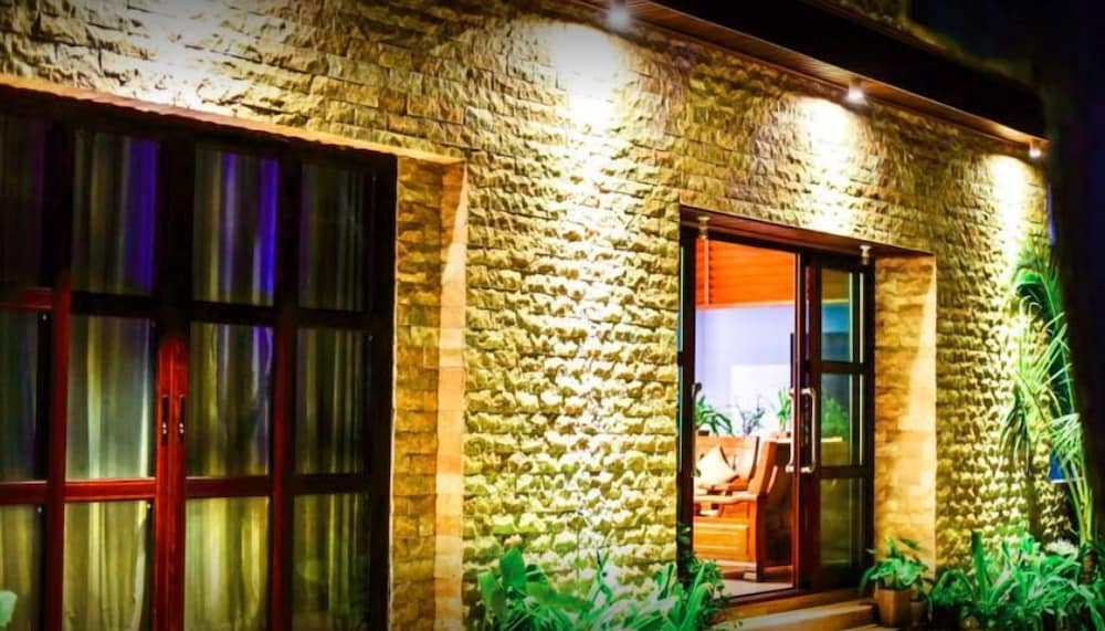 Marina Bay Retreat & Spa