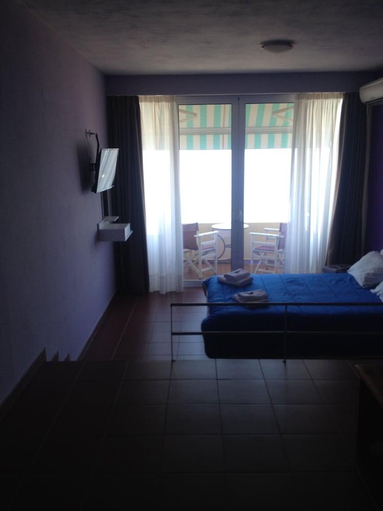 Maravellia Art Hotel