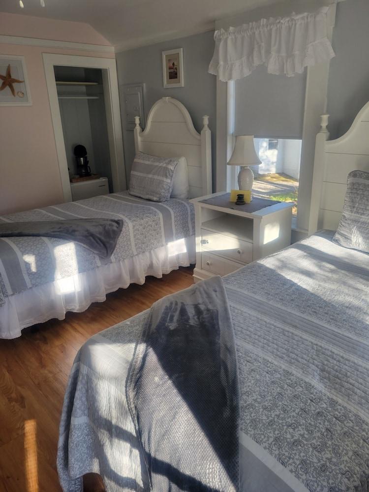 2 River Road Inn & Cottages