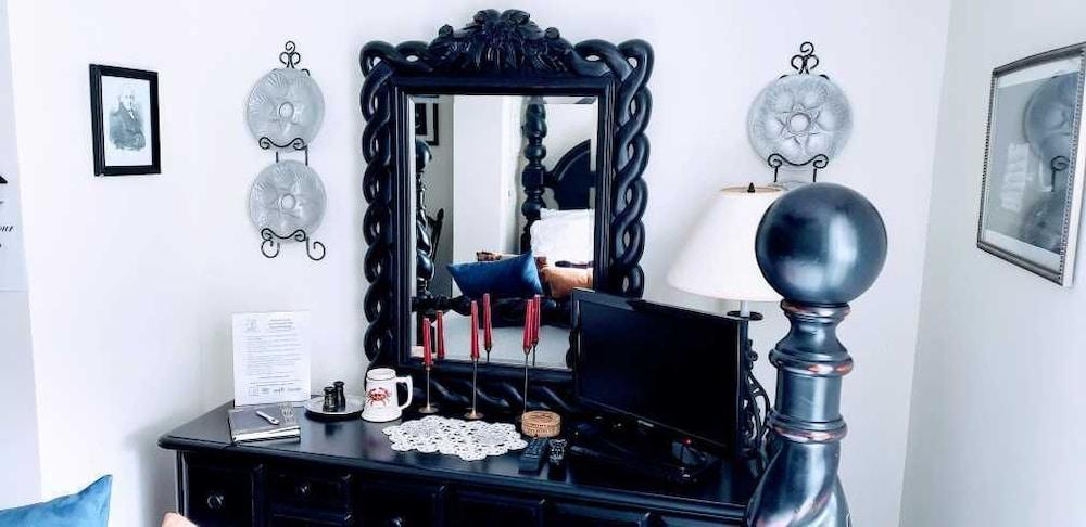 Colonial Beach Plaza Bed & Breakfast