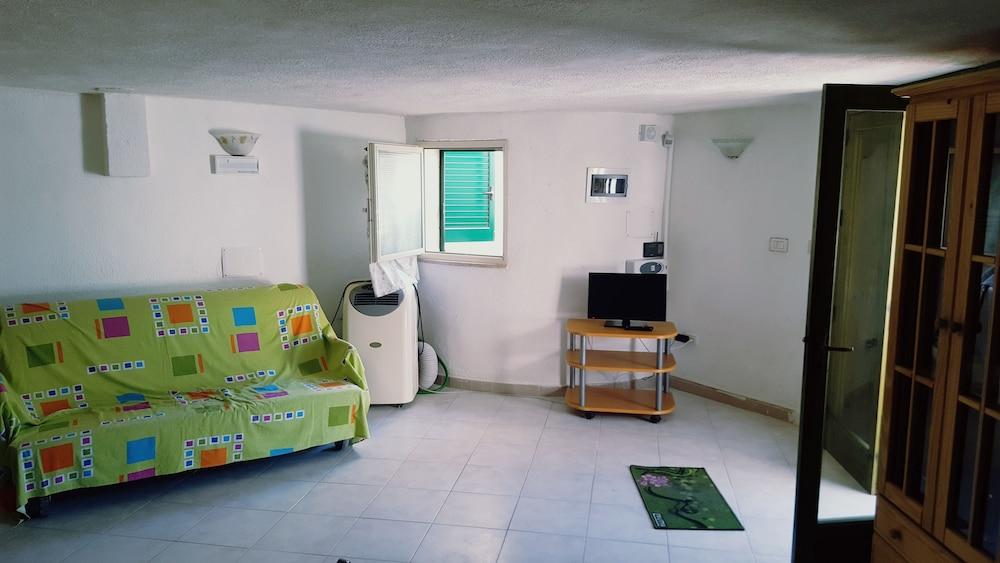 Beach Front Studio Apartment Tonnarella