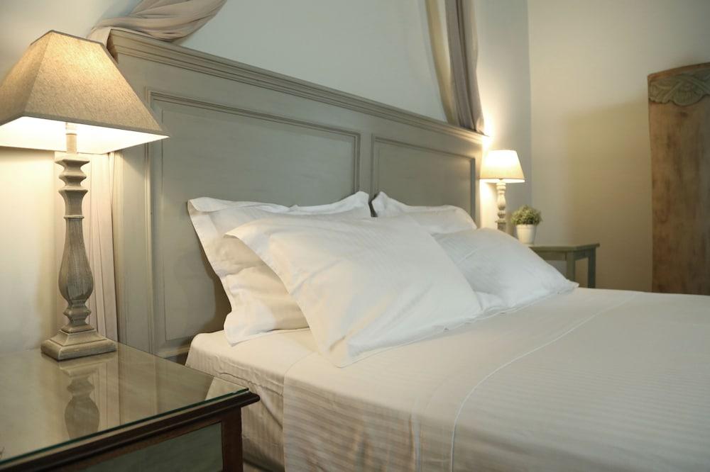 The Koukaki Residence