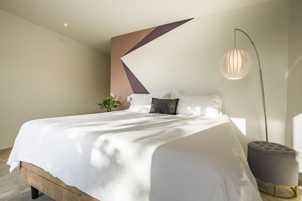 Boca Catalina Modern Villa