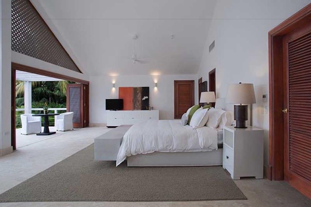 Casa B Institutional