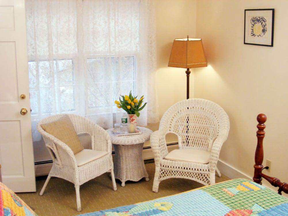 Woods Hole Passage Inn