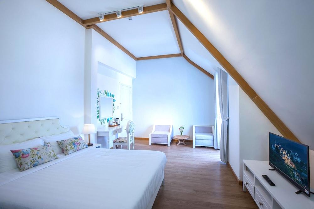 Dalat De Charme Village